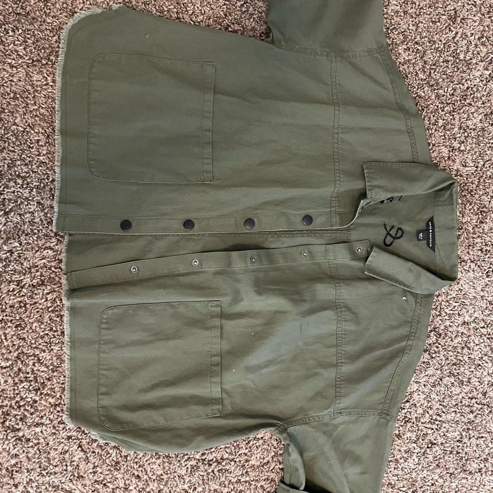 Rock and Republic large button down crop